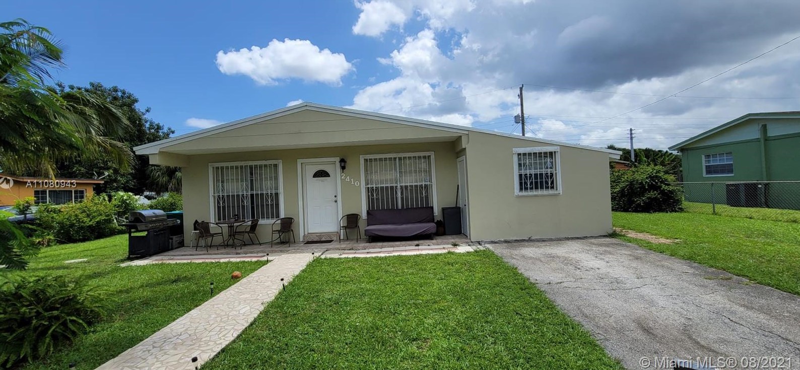 2410 208th St, Miami, FL 33056-5219