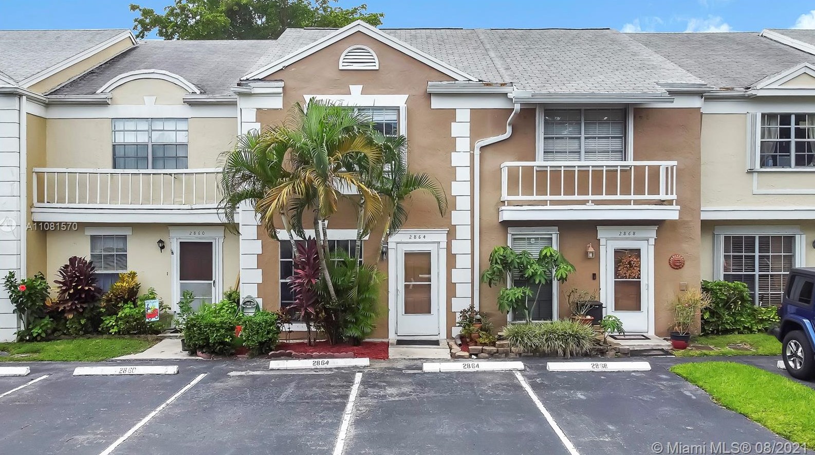 2864 Belmont Ln, Hollywood, FL 33026-3779