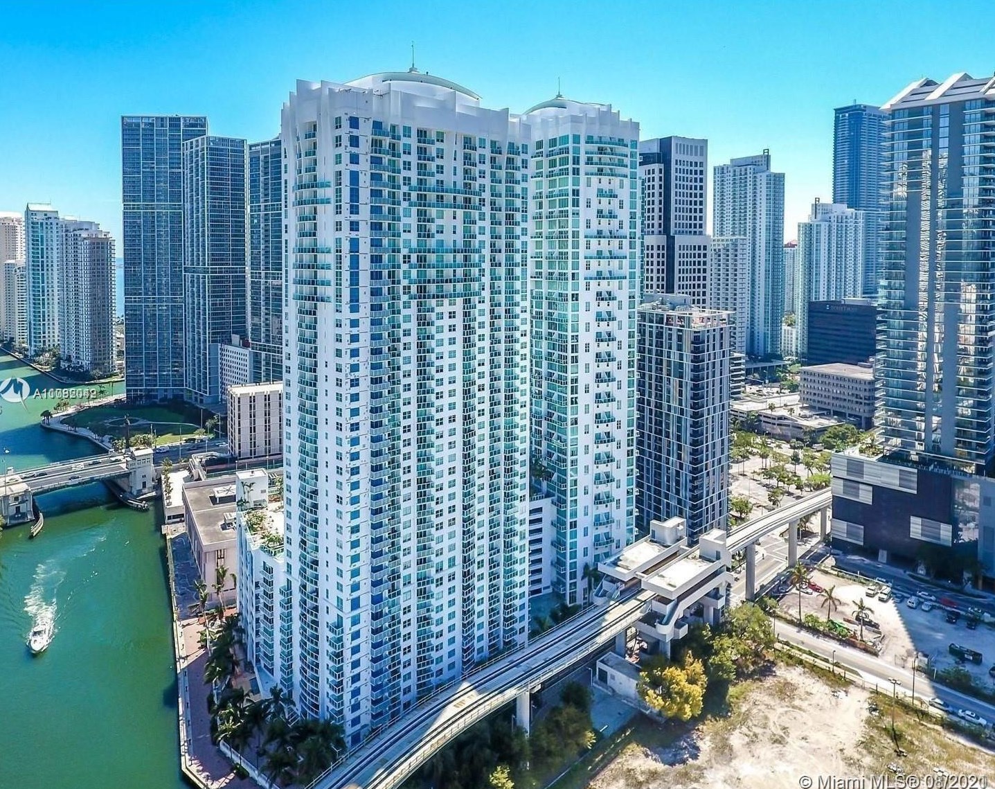 31 5th St, Miami FL 33131-2505 exterior