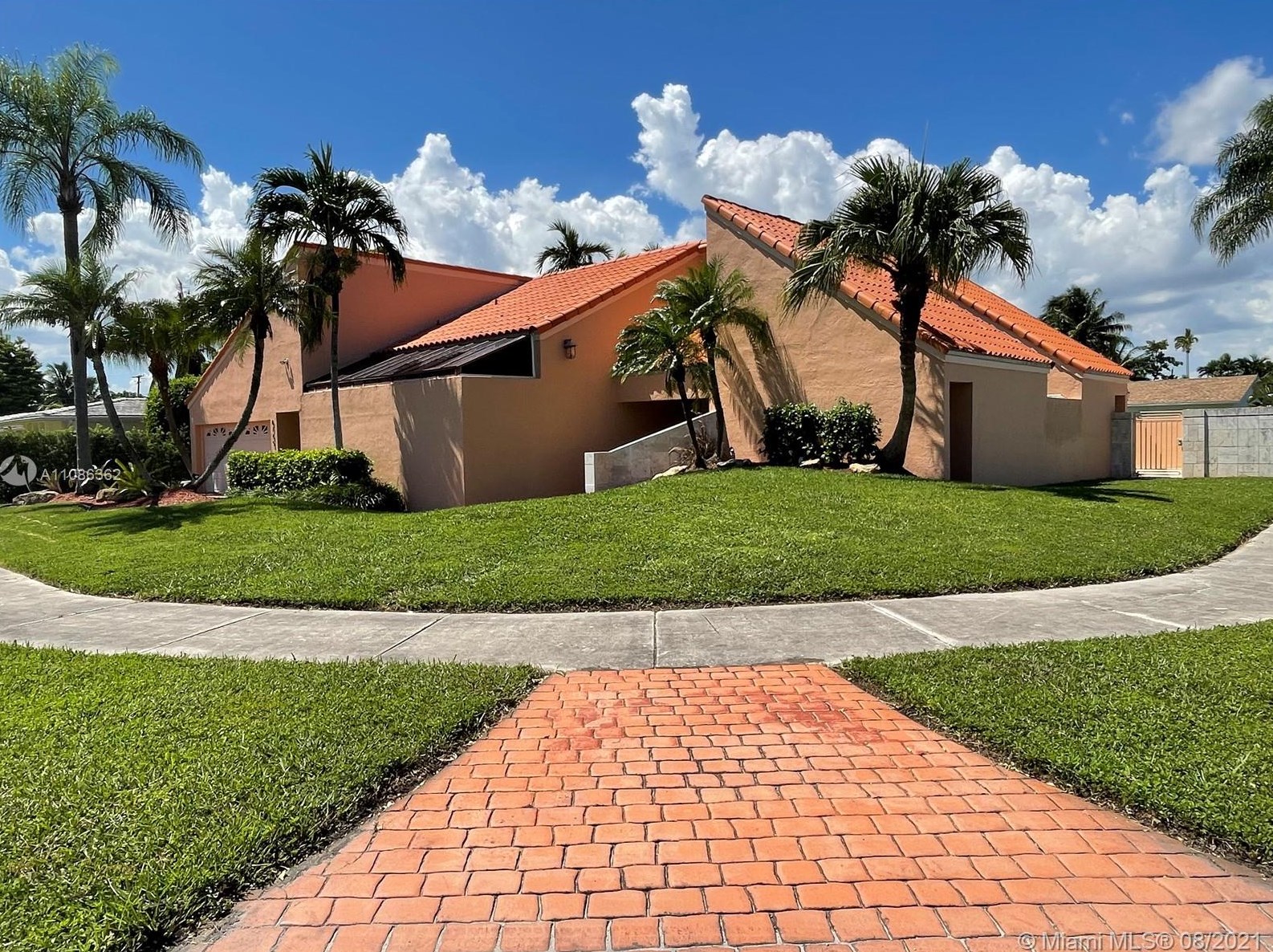 8745 54th Ter, Miami FL  33165-6772 exterior