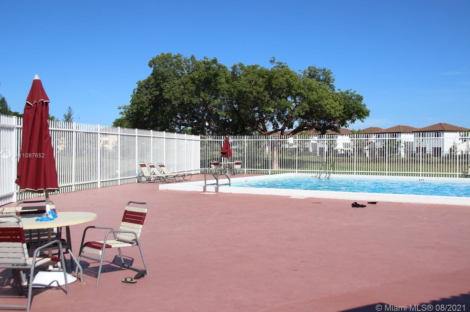 3199 Foxcroft Rd, Hollywood FL  33025-4171 exterior