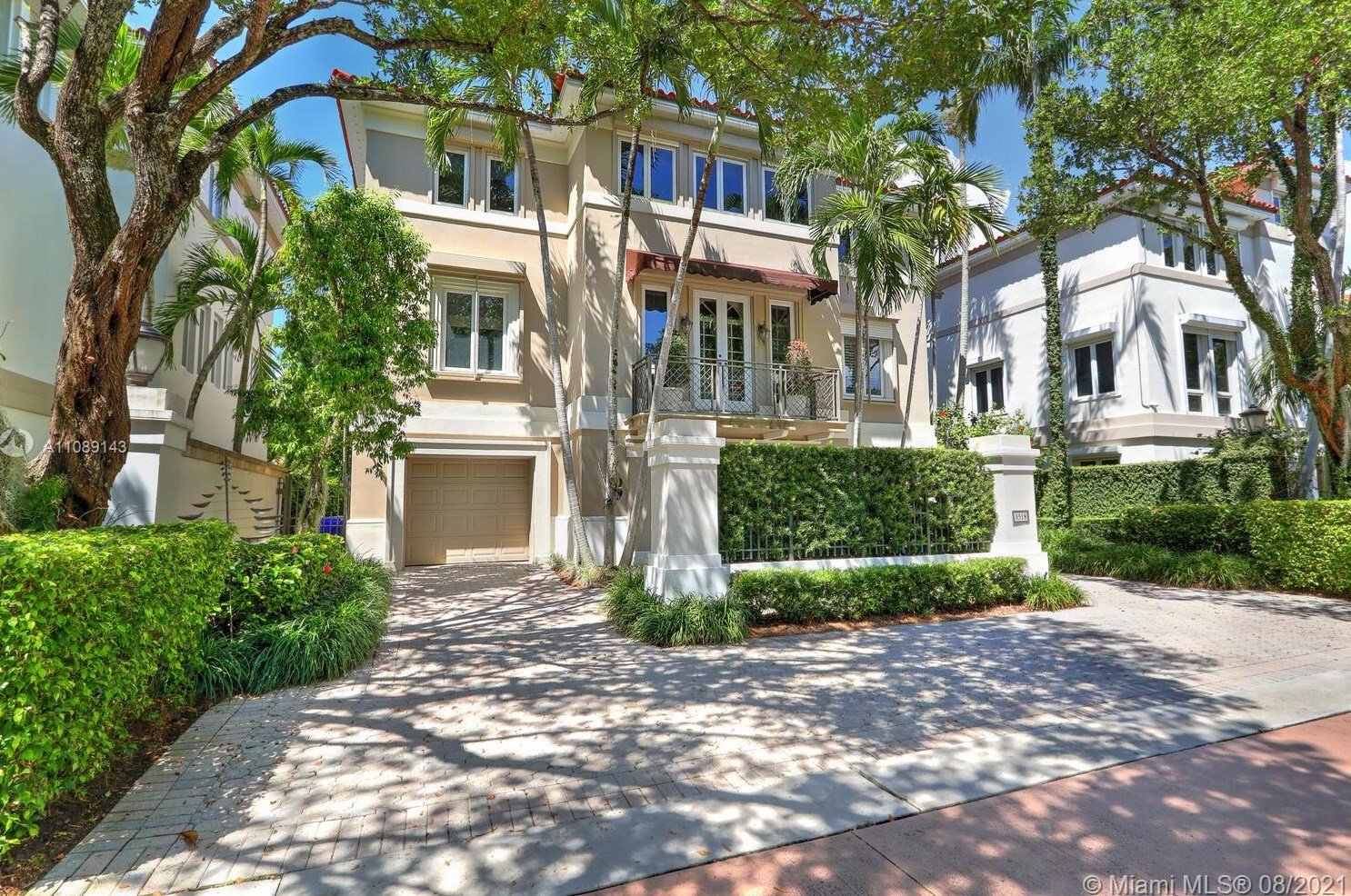 3518 Bayshore Villas Dr, Miami, FL 33133-3254