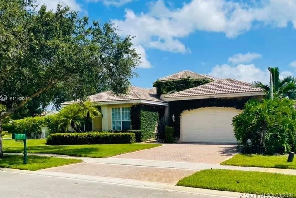 18708 Sw 47th St, Hollywood, FL 33029