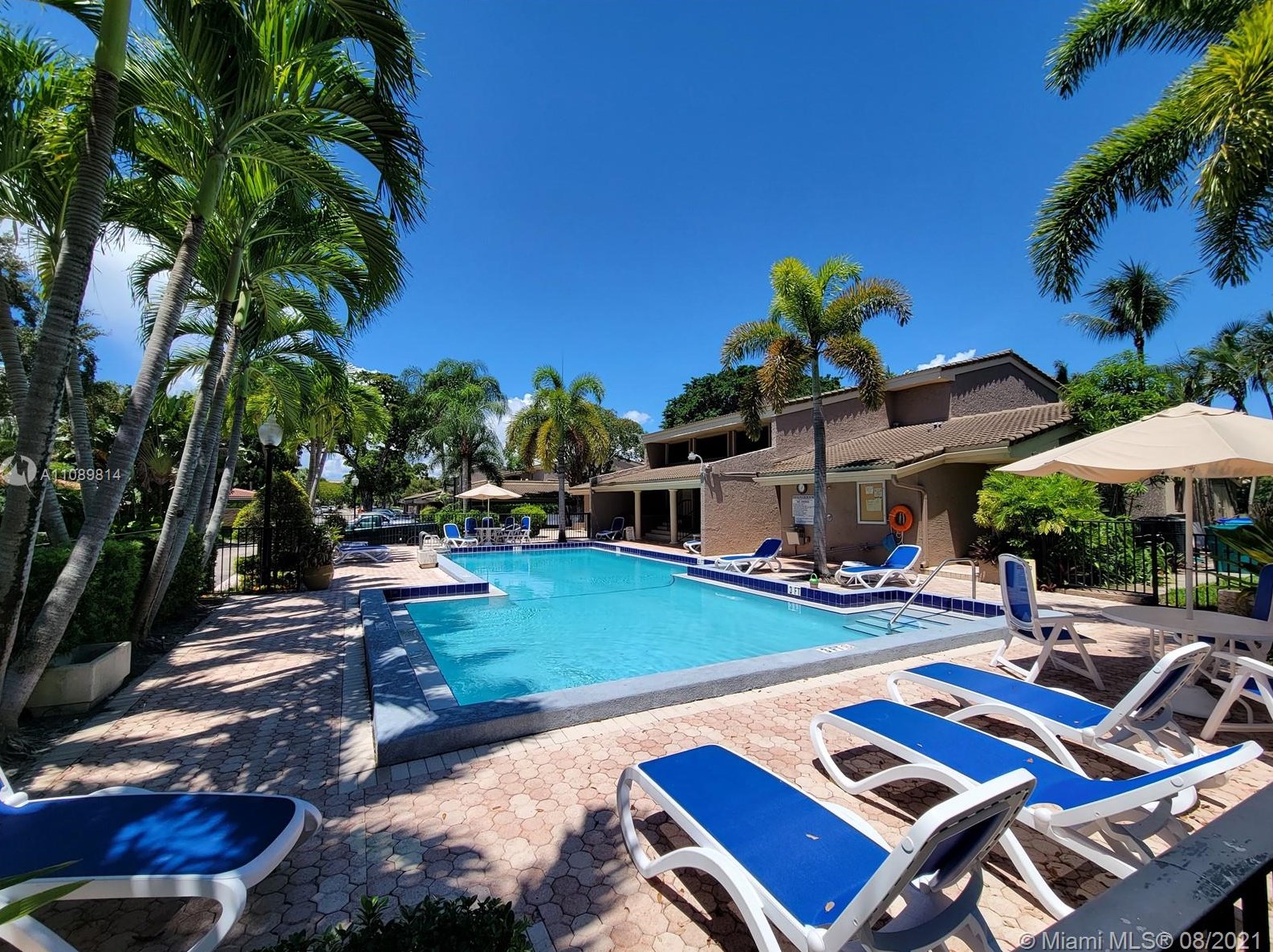 303 Dunwoody Ln, Hollywood FL 33021-2954 exterior