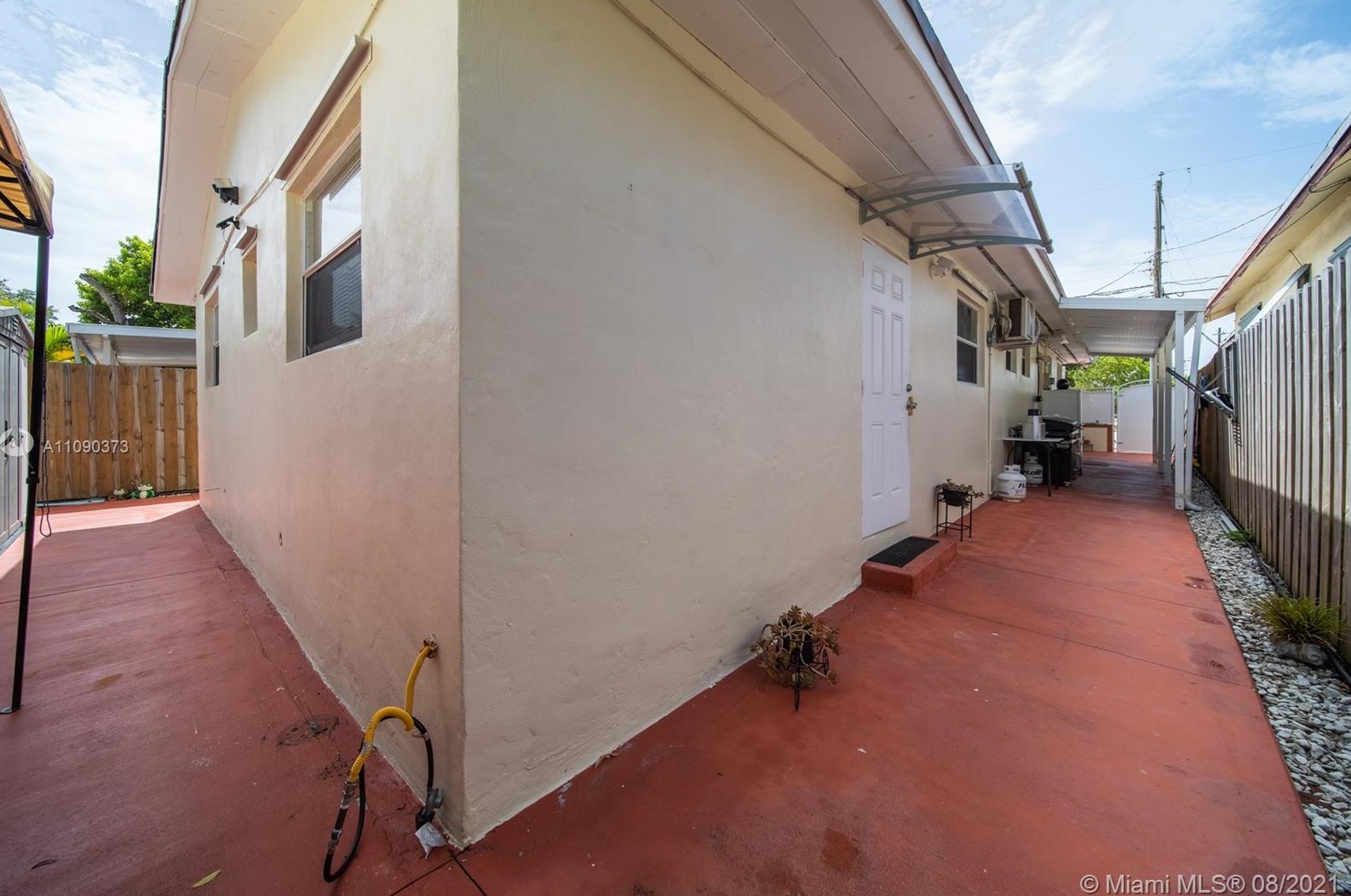 5883 5th St, Miami, FL 33126-3158