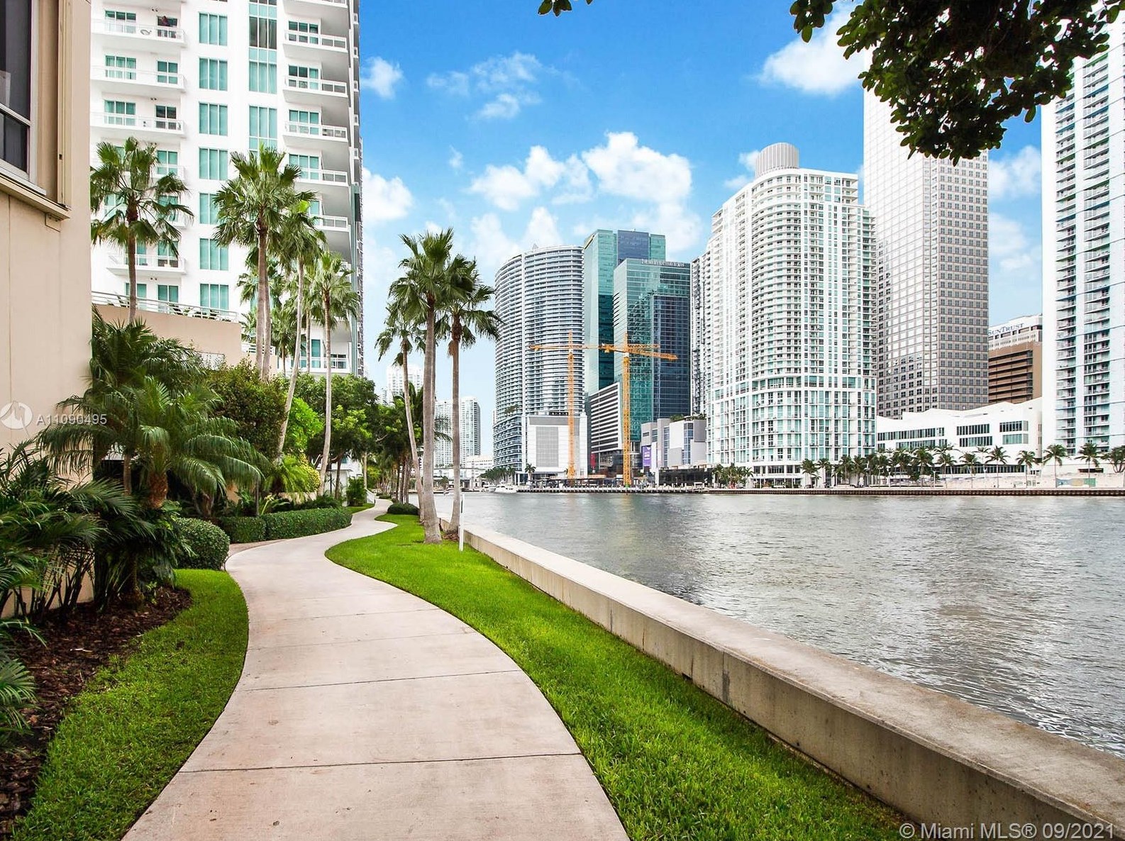 888 Brickell Key Dr, Miami FL 33131-2600 exterior