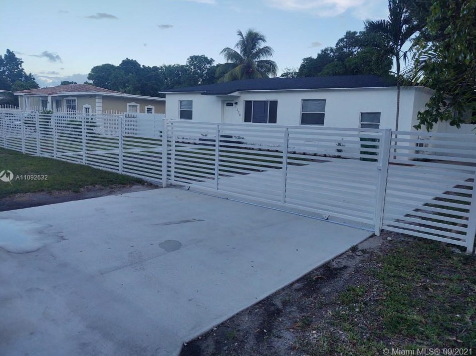 270 149th St, Miami FL  33168-4216 exterior