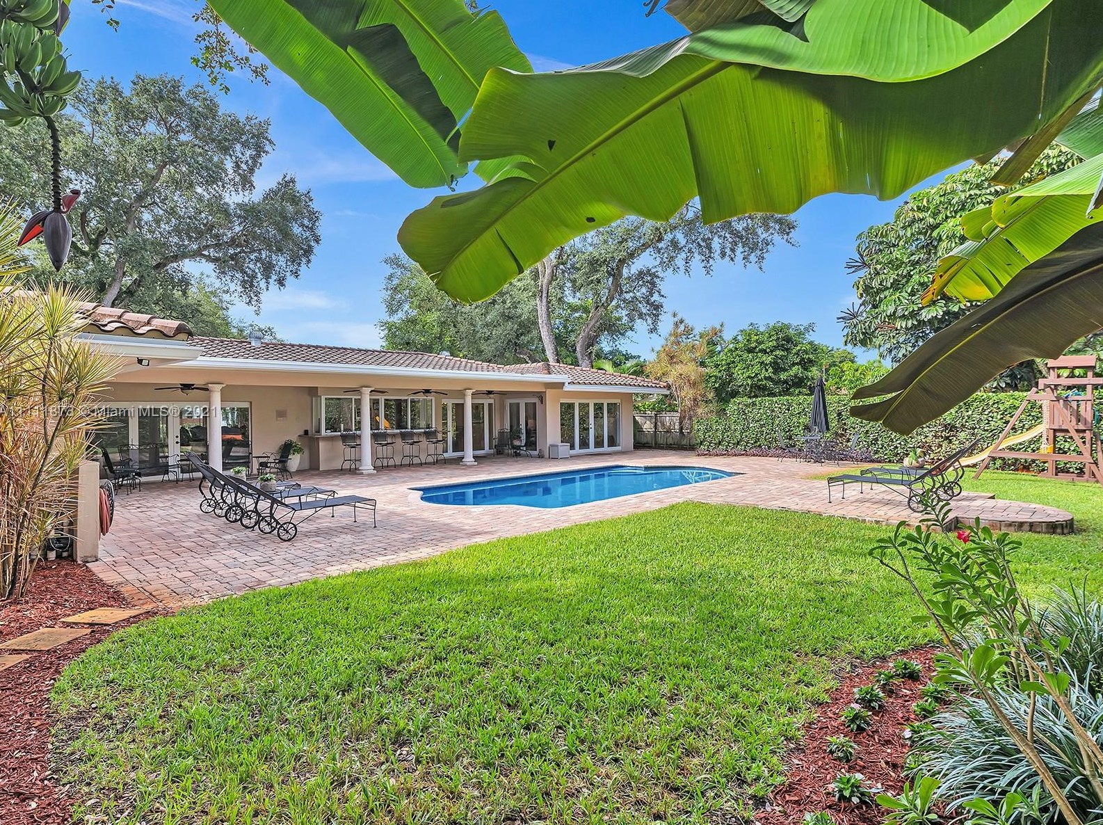 2213 203 Ter, Miami FL  33180-1309 exterior