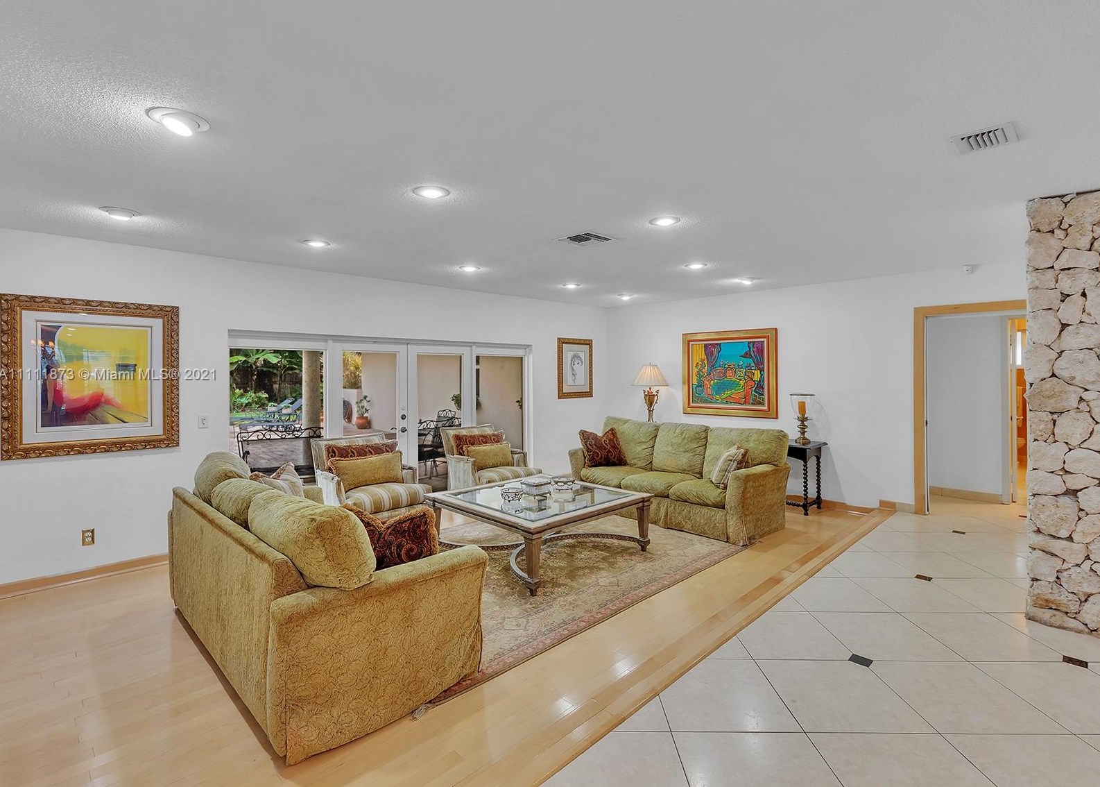 2213 203 Ter, Miami FL  33180-1309 exterior