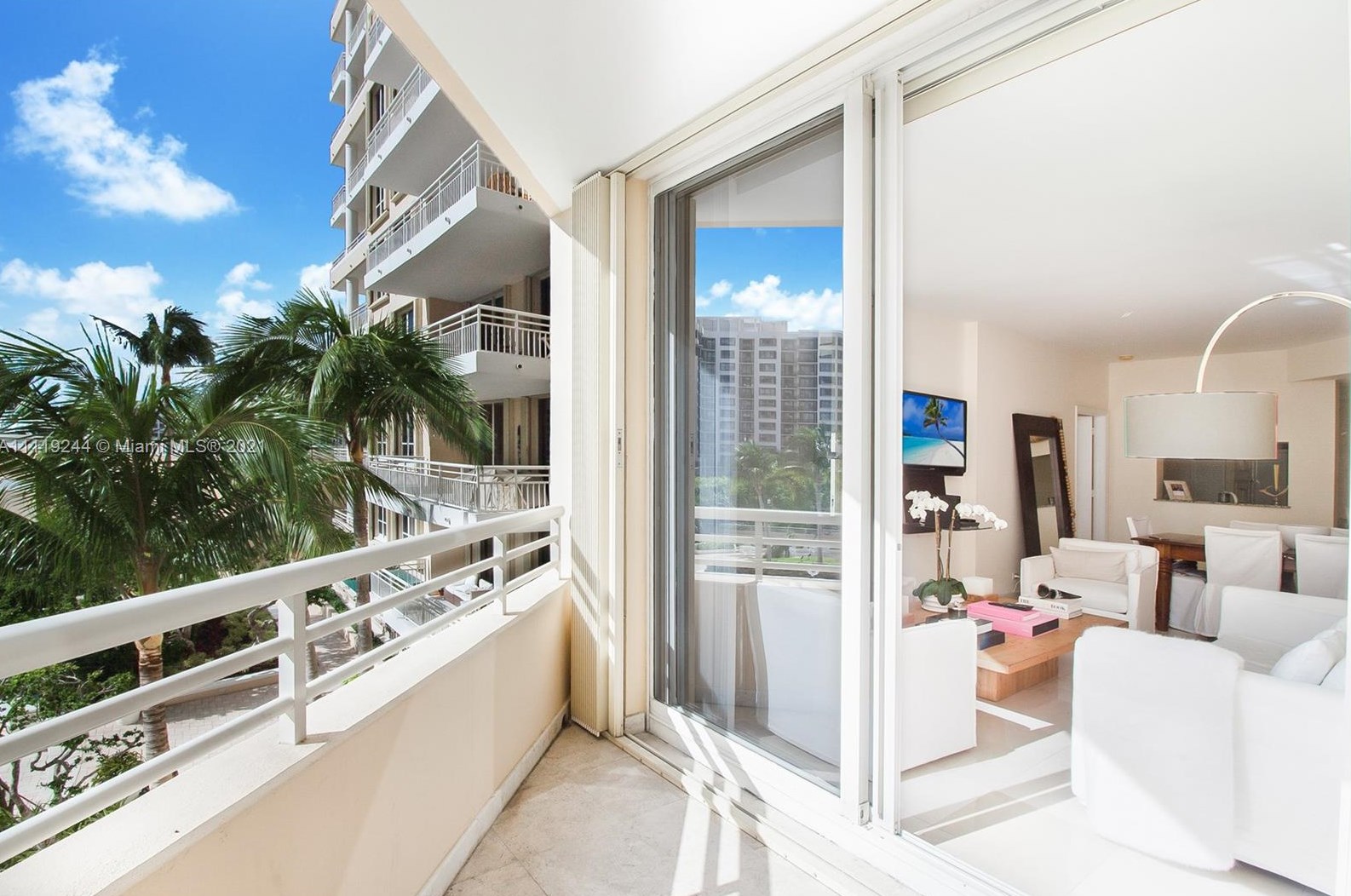 888 Brickell Key Dr, Miami FL 33131-2600 exterior