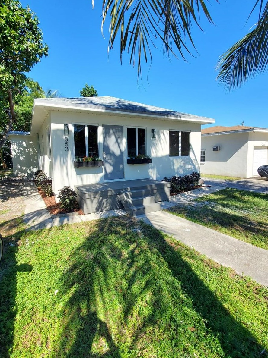 353 110th Ter, Miami FL  33161-7111 exterior