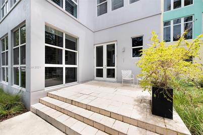 6101 W Laguna Dr - Photo 1