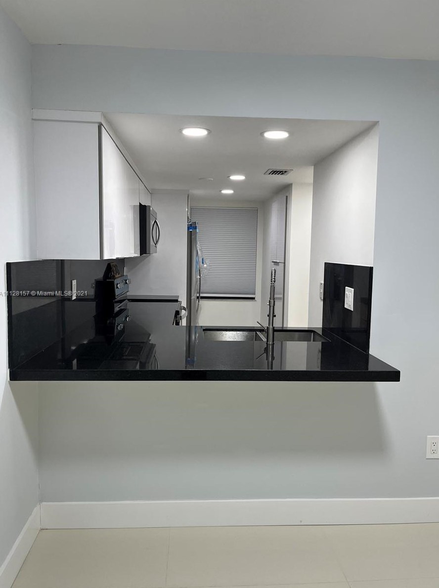 9917 Okeechobee Rd W #4-203, Hialeah, FL 33016