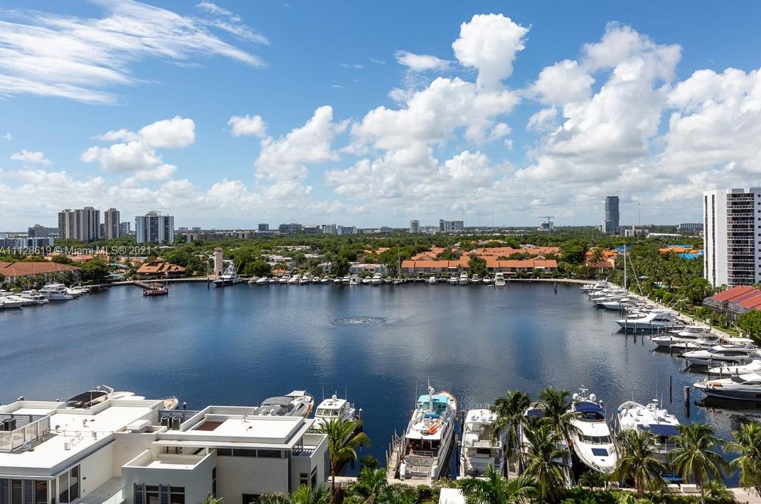 21055 Yacht Club Dr, Miami FL exterior