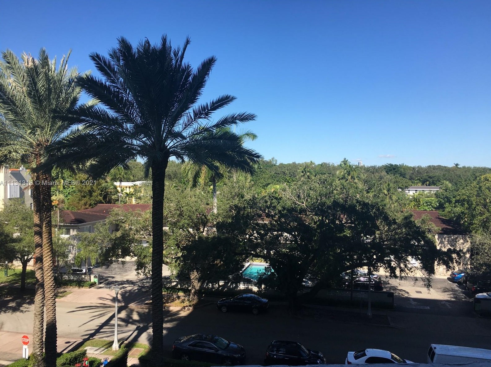 90 Edgewater Dr, Miami FL 33133-6942 exterior