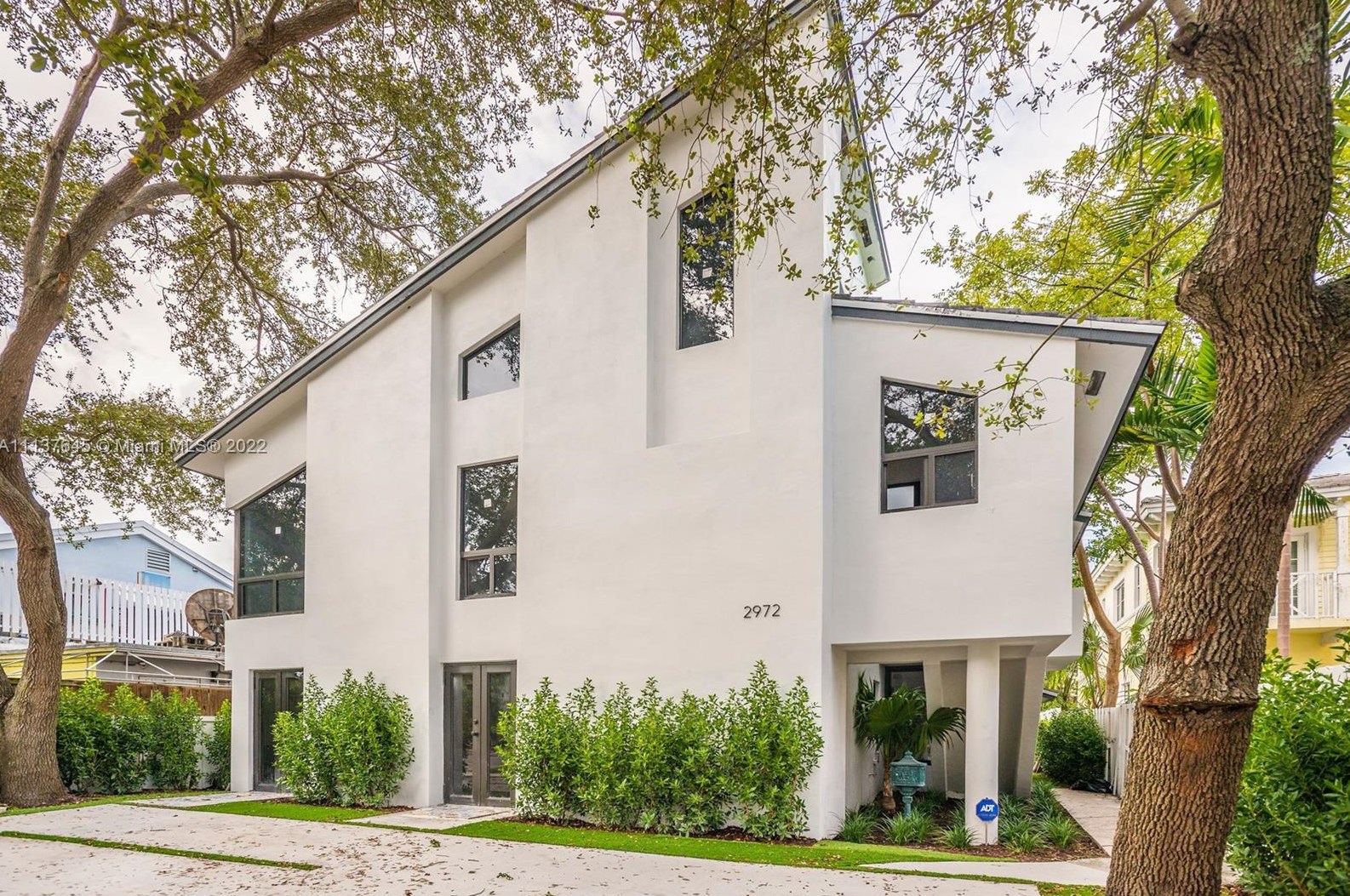 2972 Bridgeport Ave, Miami, FL 33133-3608