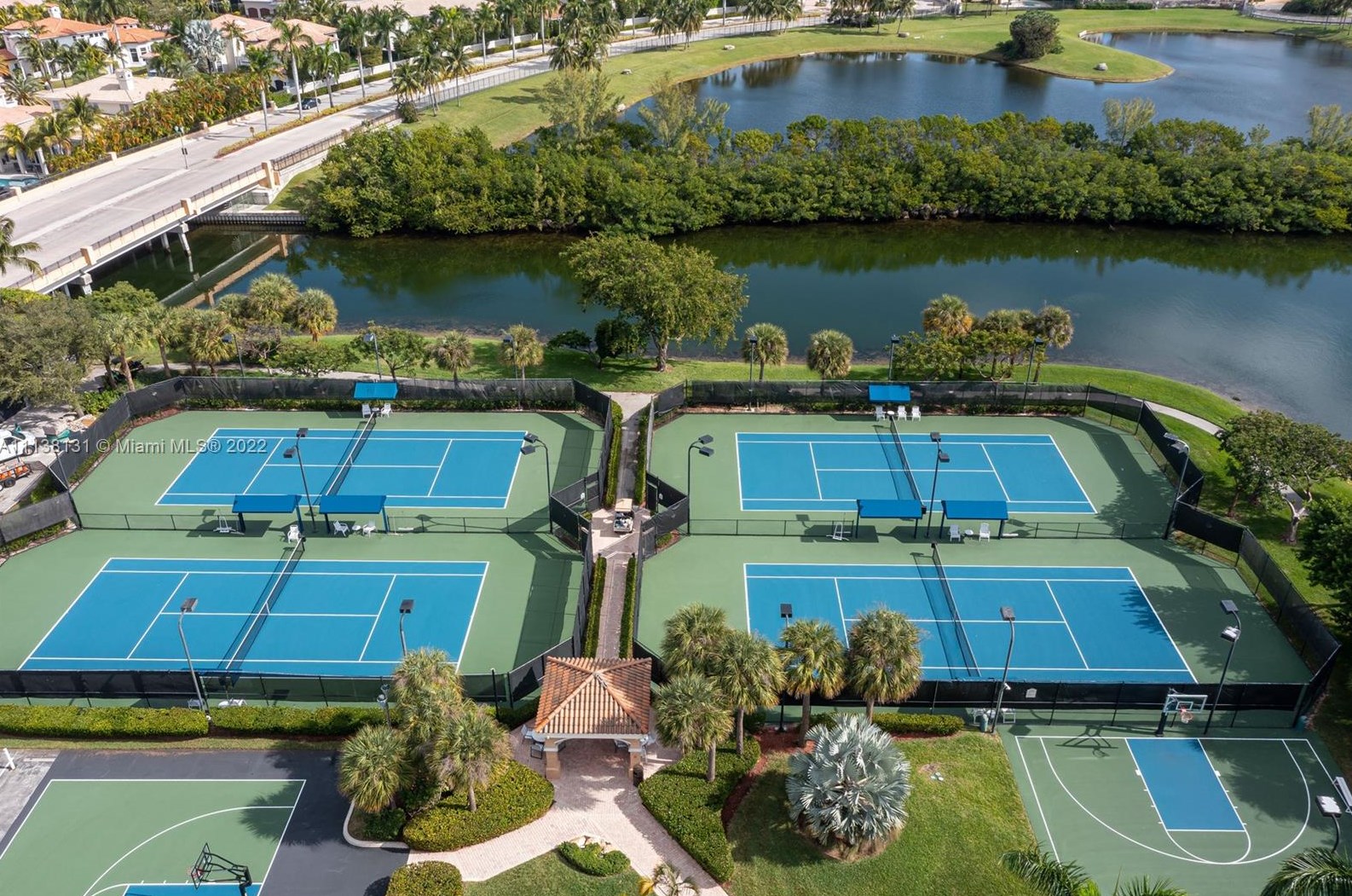 966 Harbor Vw, Hollywood FL 33019-5058 exterior