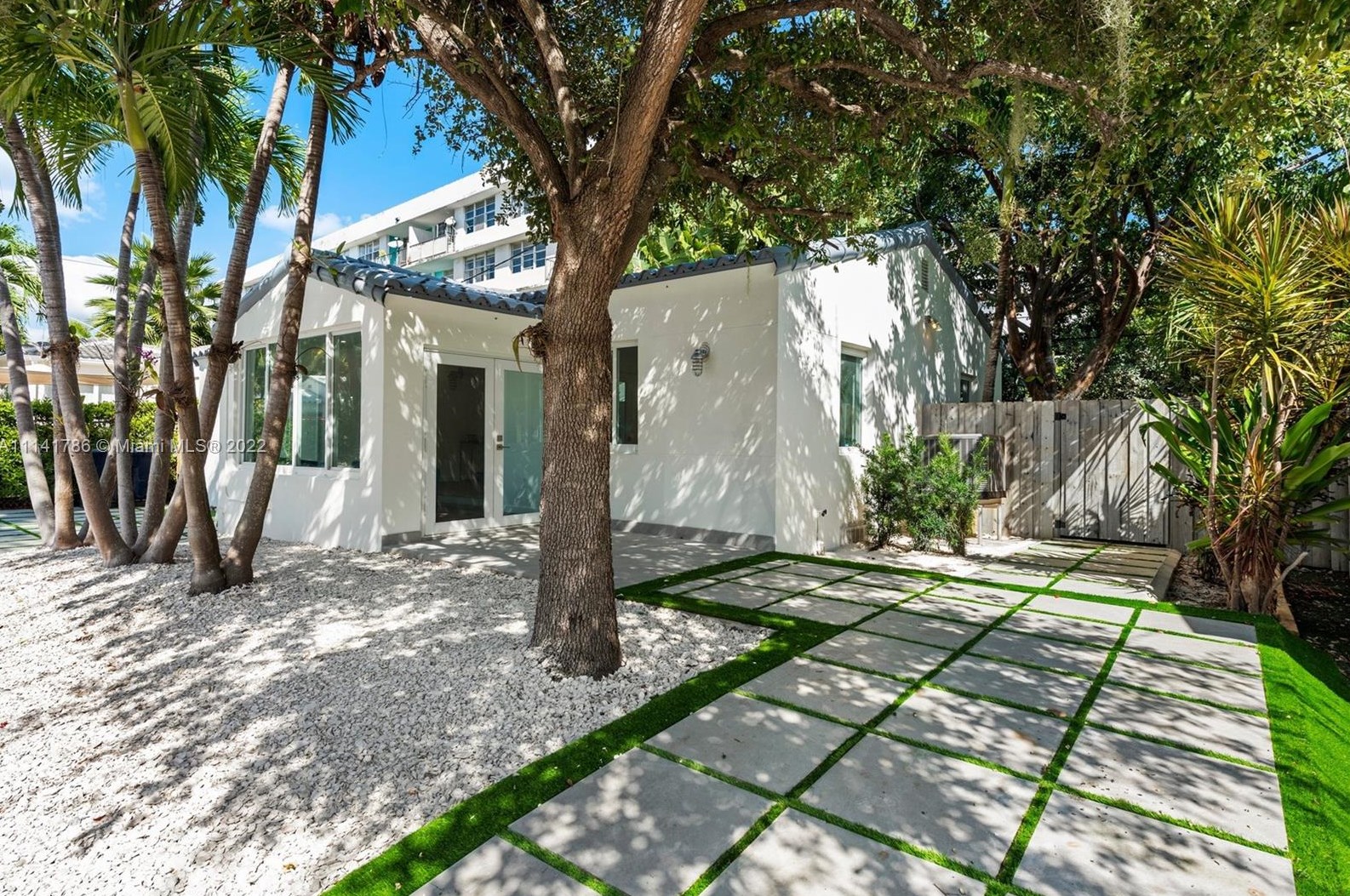 12 Farrey Ln, Miami FL  33139-8801 exterior