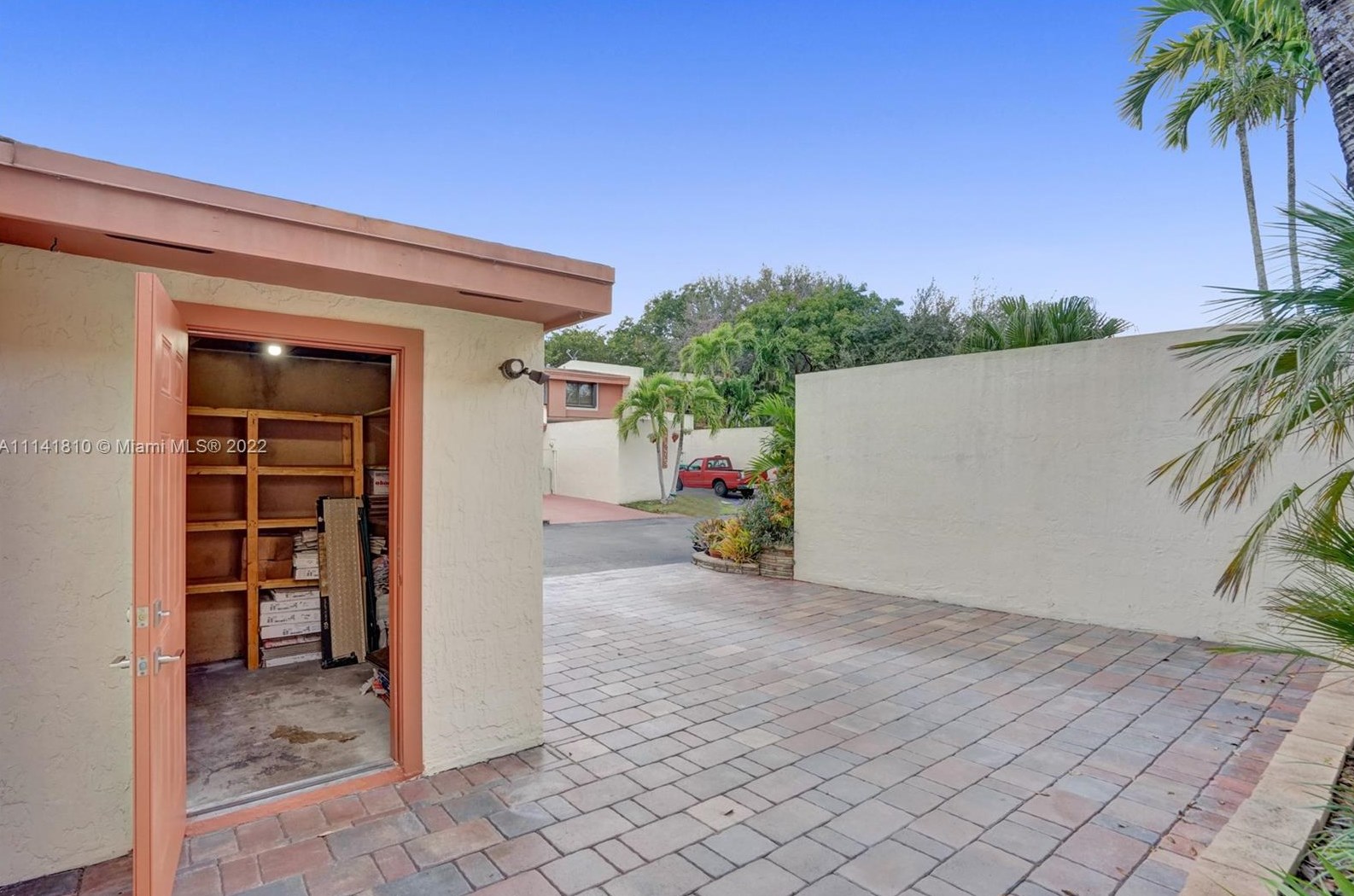 7878 106th Cir, Miami, FL 33173-2954