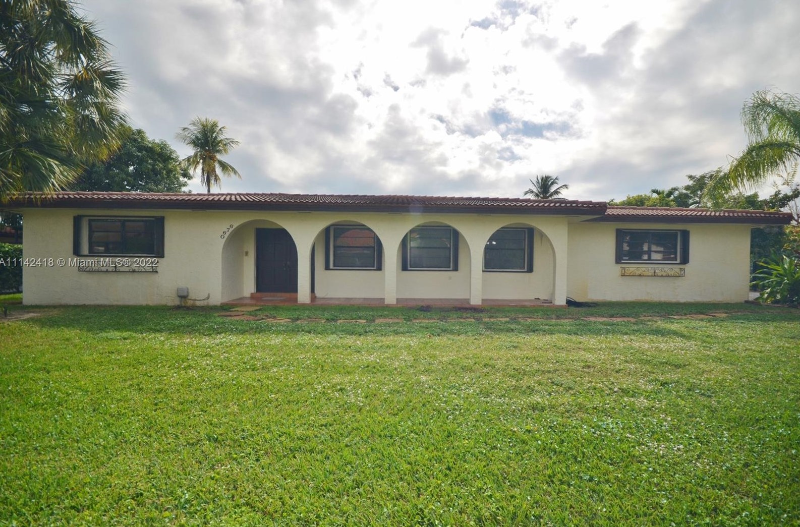6760 Royal Melbourne Dr, Hialeah, FL 33015