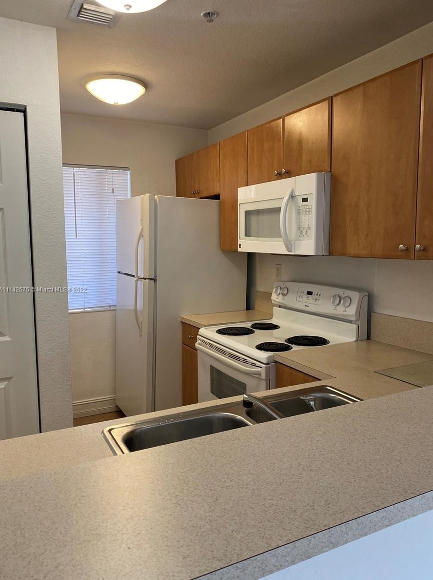 7991 Nw 8th St Apt 111, Miami, FL 33126
