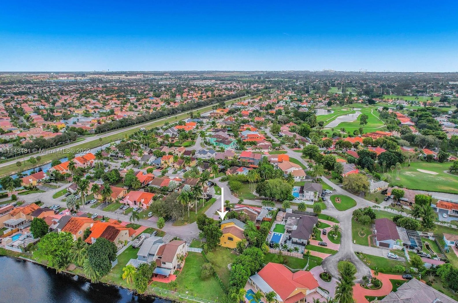 7692 S Oakmont Cir, Hialeah, FL 33015