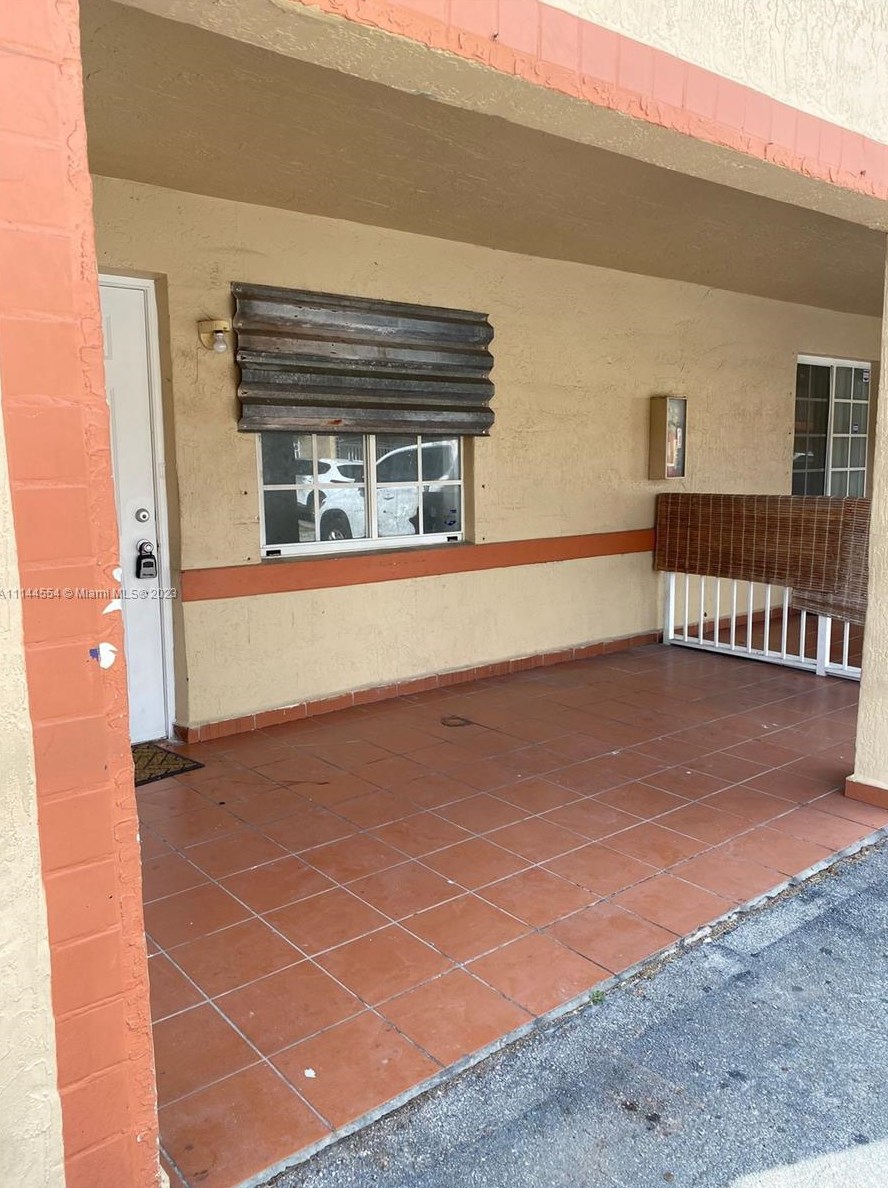 3290 W 70th St #104, Hialeah, FL 33018