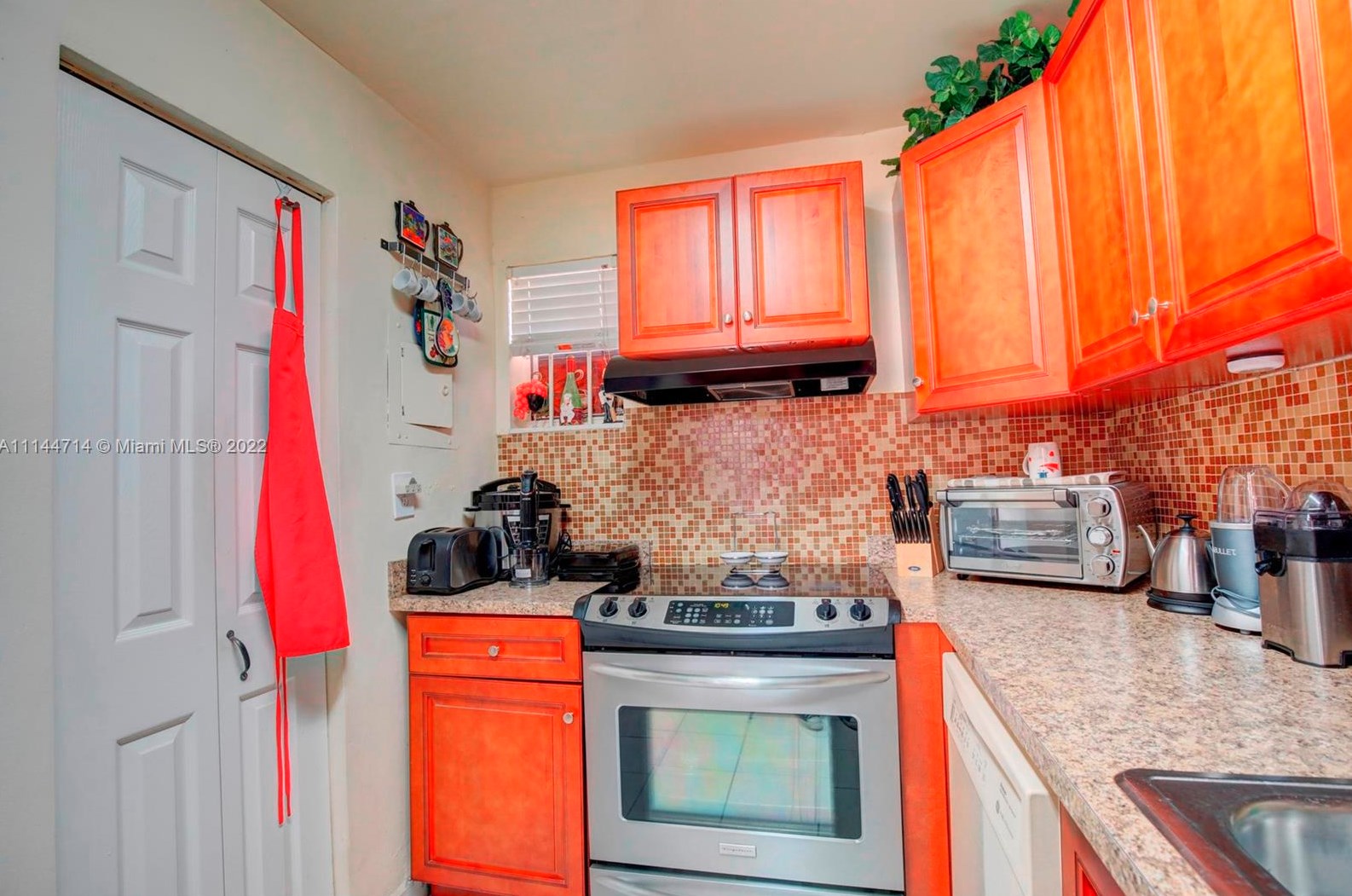 1990 W 56th St #1421, Hialeah, FL 33012