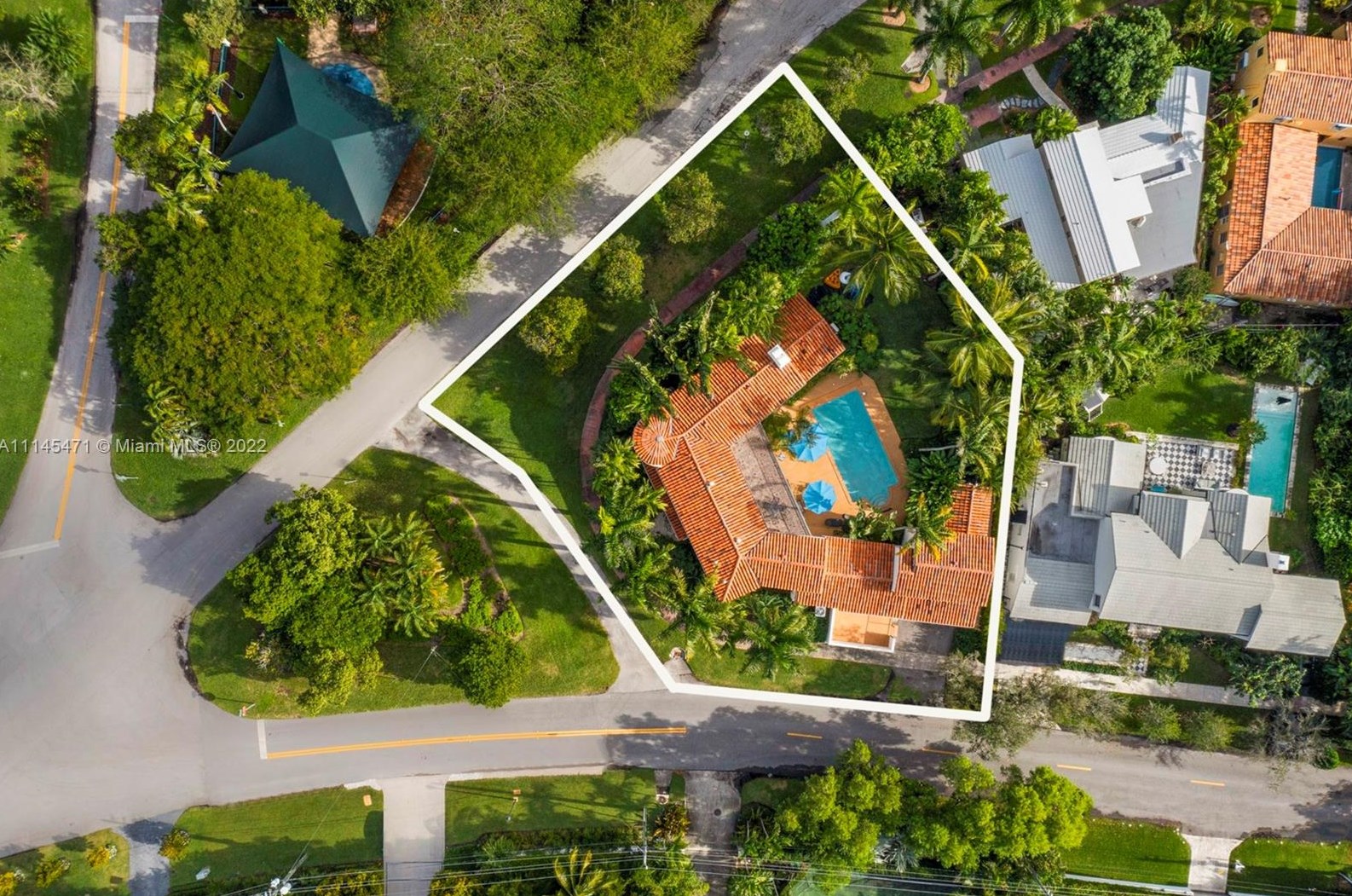 6437 Bay Rd, Miami, FL 33141-4515