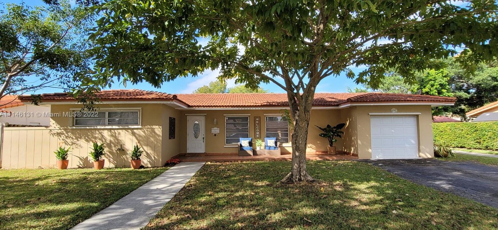 14100 Alamanda Ave, Hialeah, FL 33014