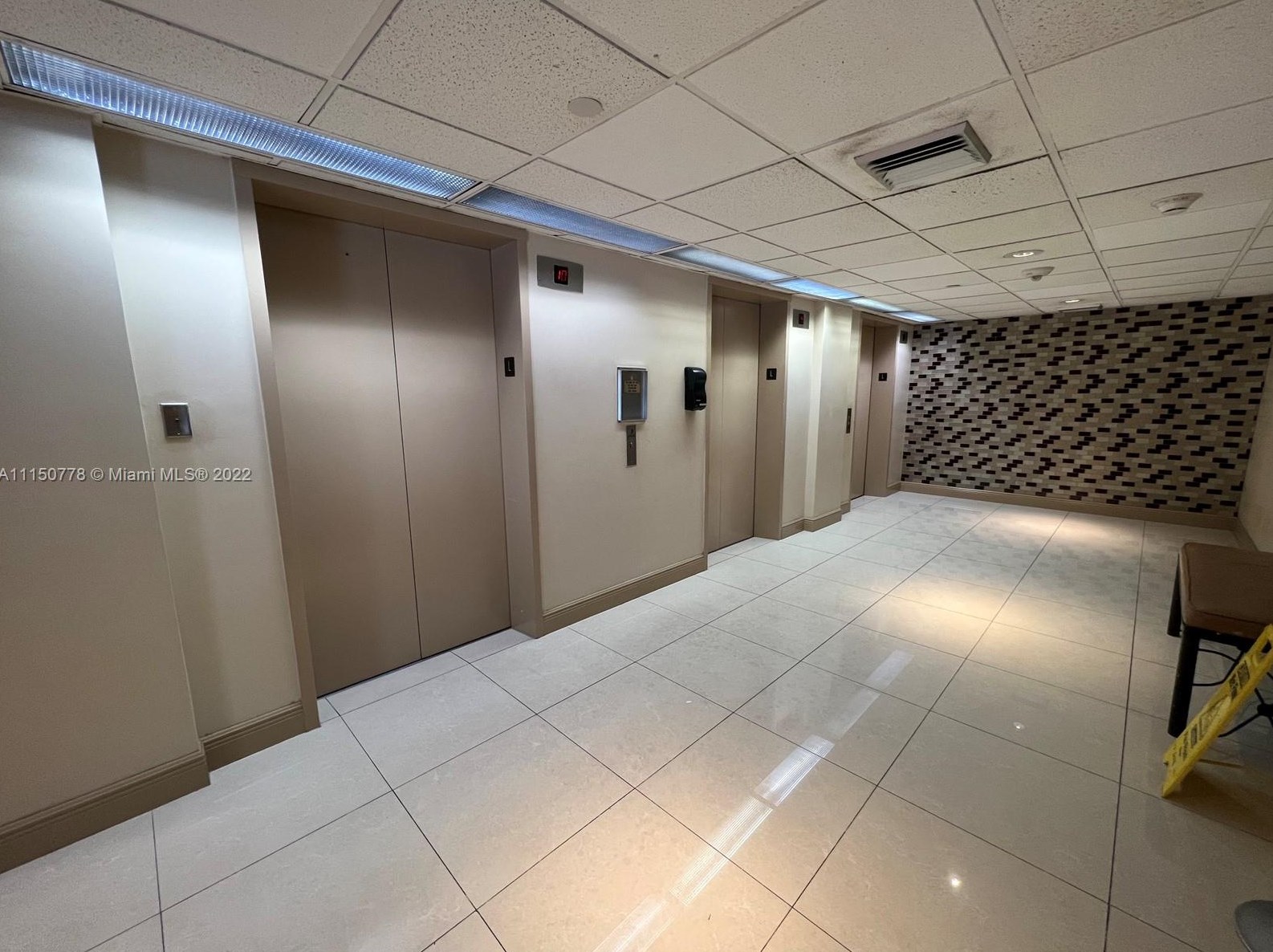 1201 Ocean Dr, Hollywood FL  33019-2121 exterior