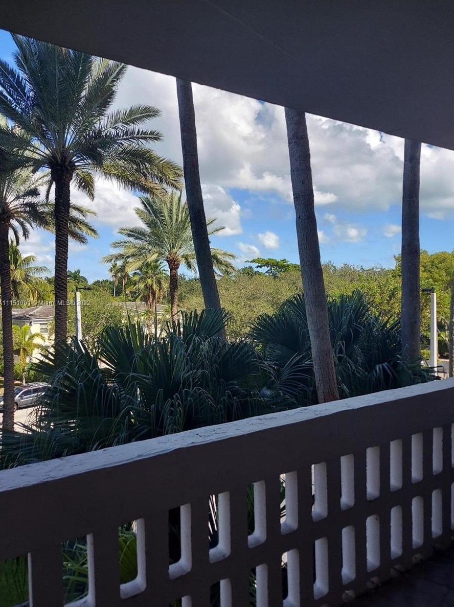 90 Edgewater Dr, Miami FL 33133-6942 exterior