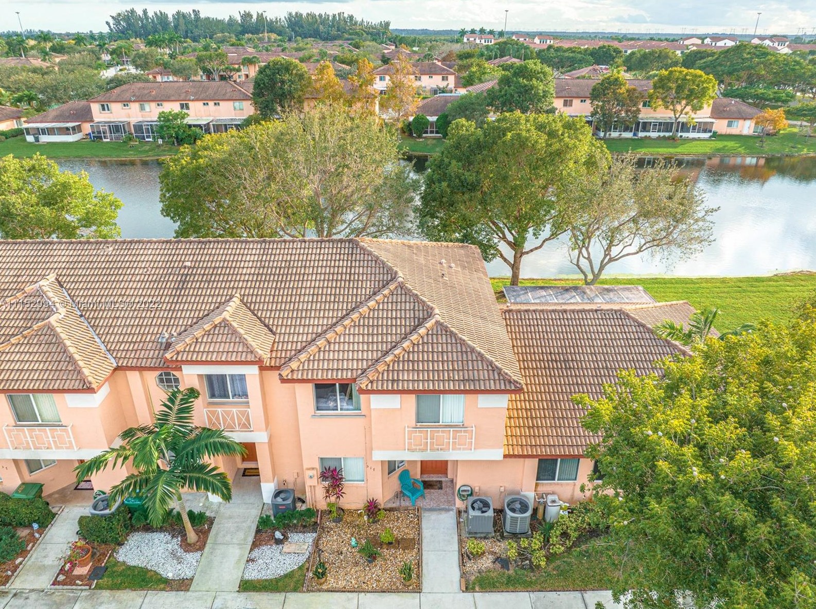 517 208th Dr, Hollywood, FL 33029-2153