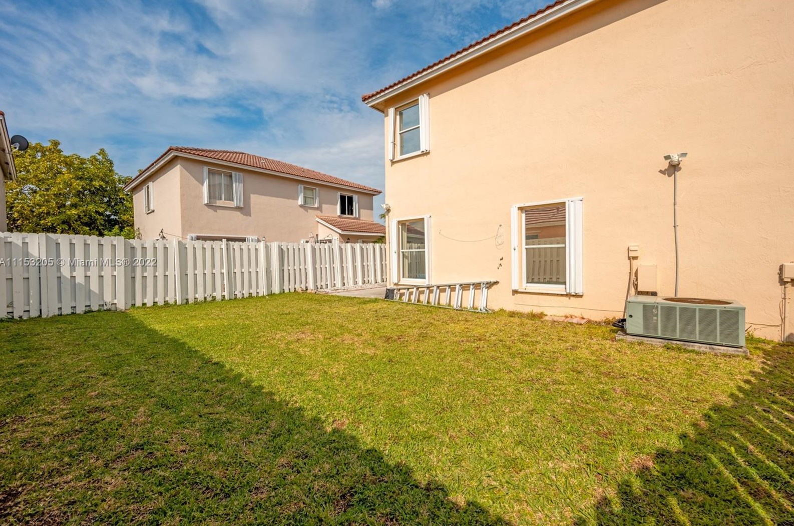 300 99th Ter, Hollywood FL  33025-1065 exterior