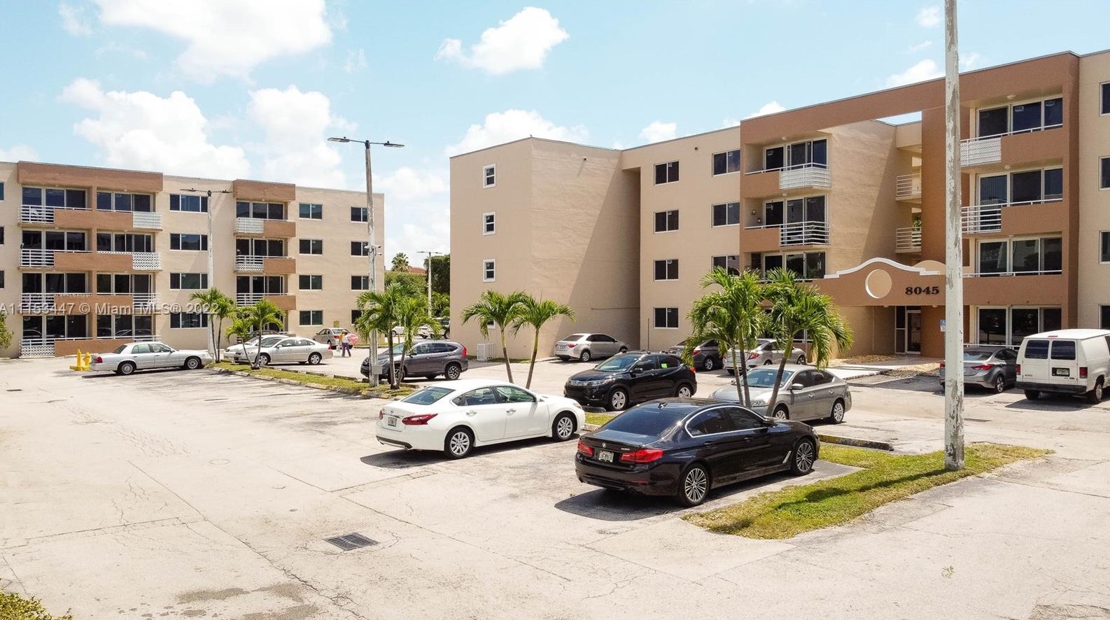 8045 7th St, Miami, FL 33126-4007