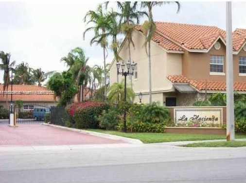 18320 Nw 68th Ave #a, Hialeah, FL 33015