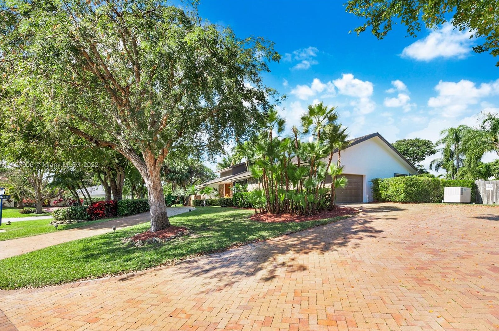 8915 163rd Ter, Miami, FL 33157-3558