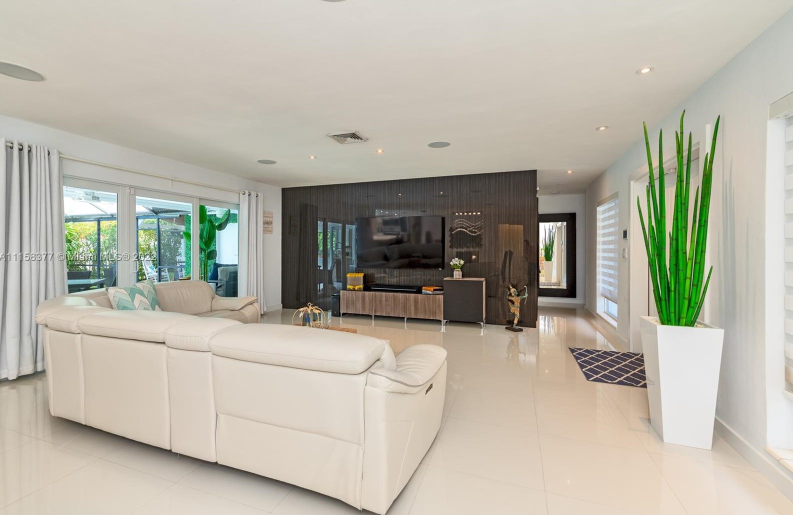 14711 Palmetto Palm Ave, Hialeah, FL 33014