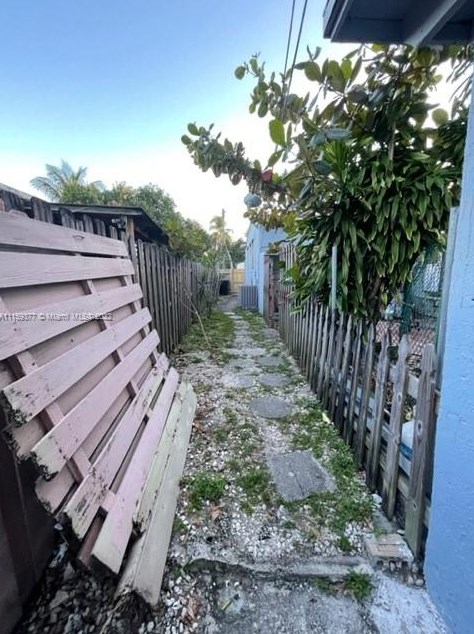 981 155th St, Miami, FL 33162-5309