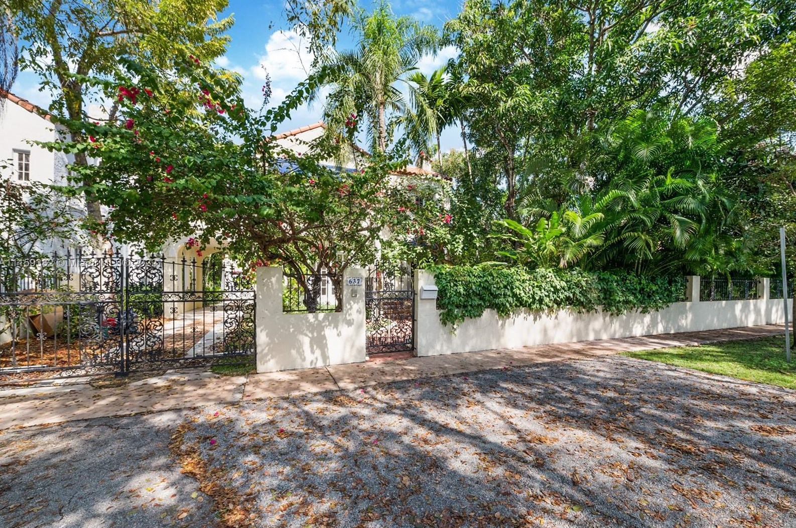 637 Minorca Ave, Miami, FL 33134-3756