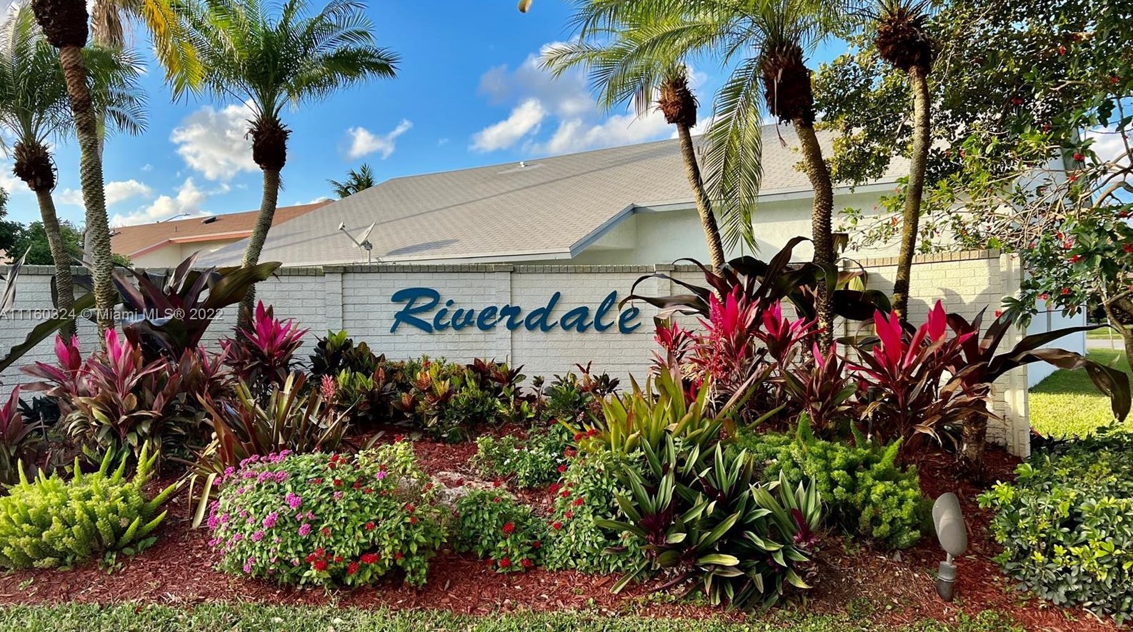 9691 Millpond Rd, Hollywood, FL 33025-3827