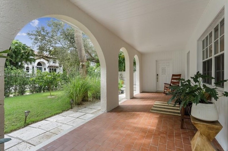 291 Mashta Dr, Miami, FL 33149-2419