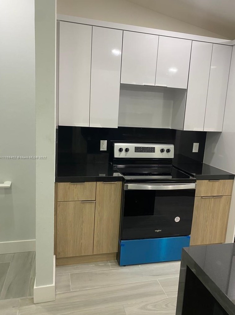 8023 Lake Dr Apt 202, Miami, FL 33166