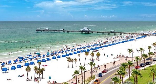 1318 Tyler St, Hollywood FL 33020-5251 exterior