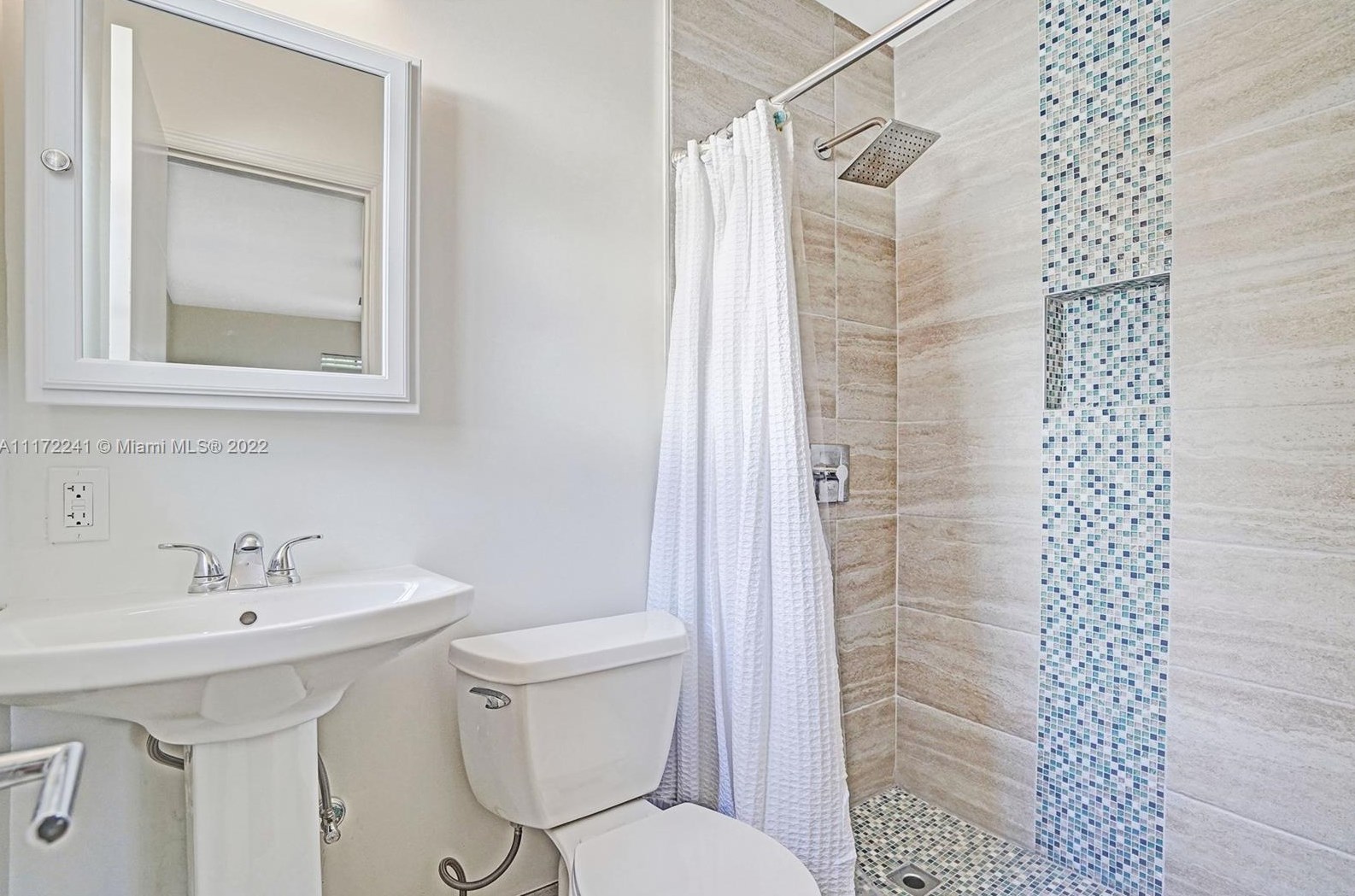 1318 Tyler St, Hollywood FL 33020-5251 exterior