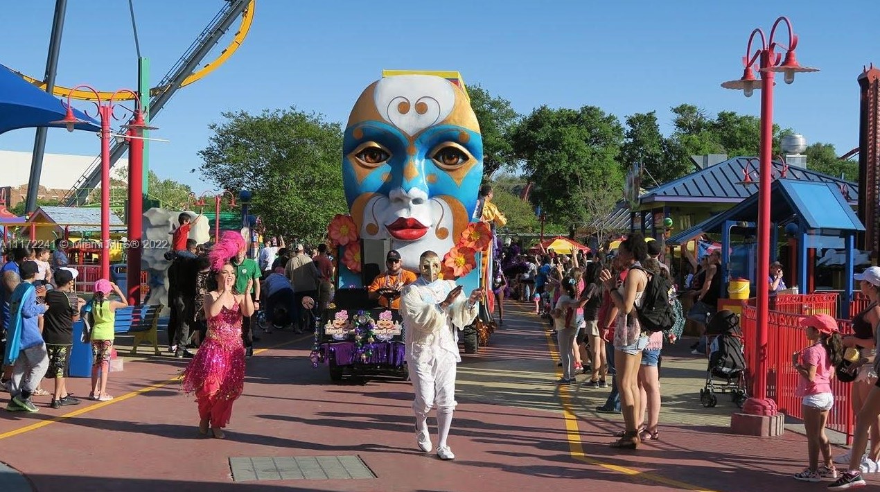 1318 Tyler St, Hollywood FL 33020-5251 exterior