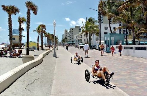 1318 Tyler St, Hollywood FL 33020-5251 exterior