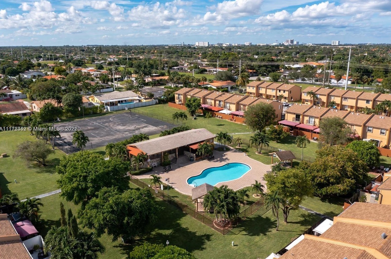 3749 99th Ave, Miami, FL 33165-3905
