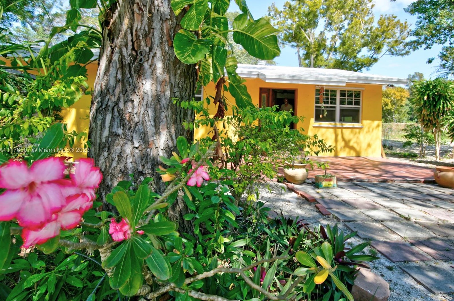 8 Burlington St, Key Largo, FL 33037
