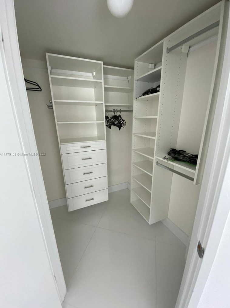 250 Sunny Isles Blvd, Miami FL 33160-4661 exterior